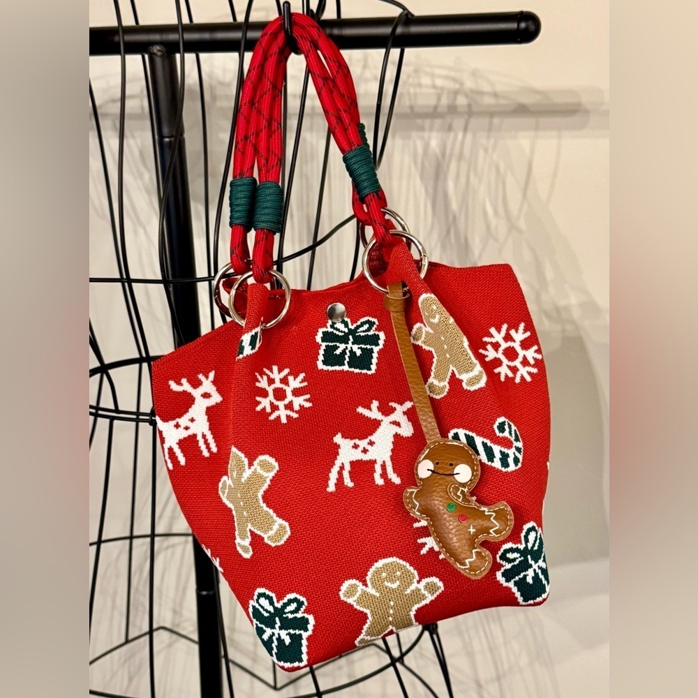 New Christmas Gingerbread Man Red Woven Bucket Bag Handbag Purse w/ Bag Charm